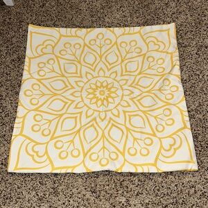 NWT zippered pillow case set!